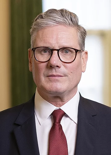 Prime_Minister_Keir_Starmer_Portrait_(cropped).jpg